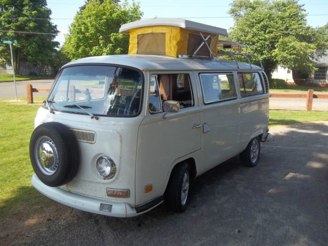 1971 Volkswagen Bus/Vanagon (Cream/Gold)