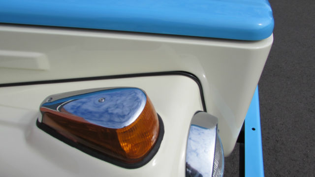 1973 Volkswagen Thing (Cream w/ Blue Accents (Acapulco Theme)/Black)