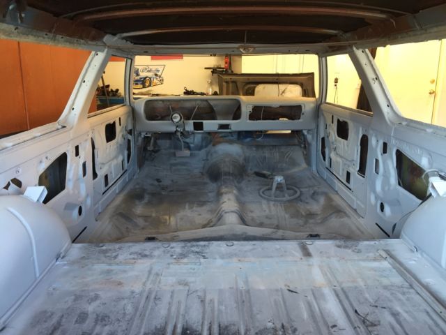 1964 Chevrolet Chevelle (primer/Beige)