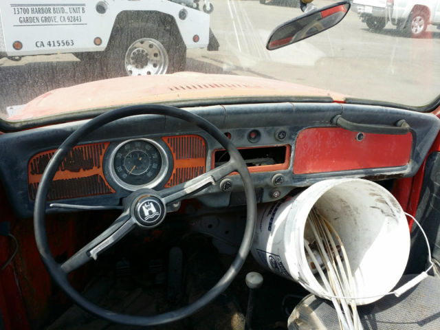 1968 Volkswagen Beetle - Classic (White/Red)