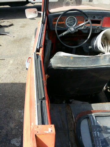 1968 Volkswagen Beetle - Classic (White/Red)