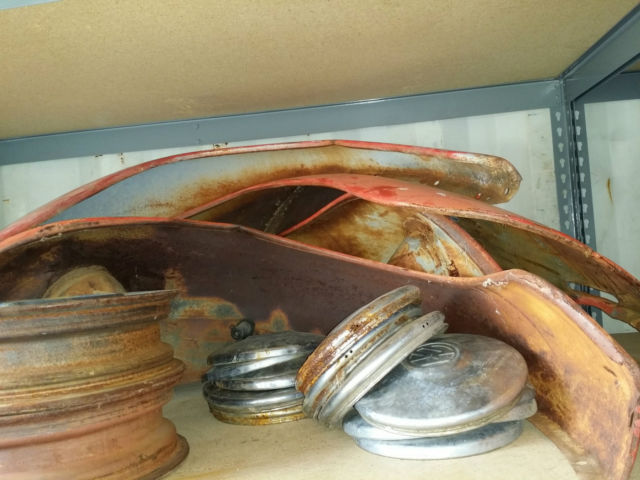 1968 Volkswagen Beetle - Classic (White/Red)