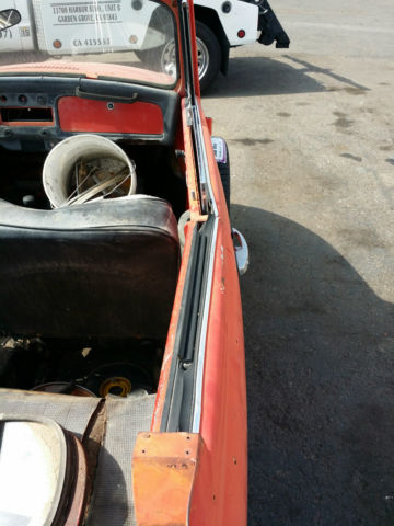 1968 Volkswagen Beetle - Classic (White/Red)