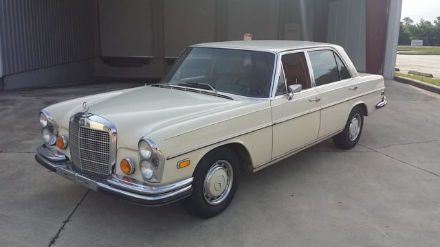 1971 Mercedes-Benz 300-Series (cream/Tan)