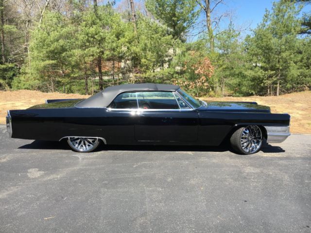 1965 Cadillac DeVille (Black/Black/Red)