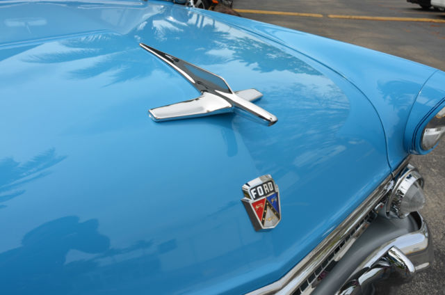 1955 Ford Customline (Blue/Blue)