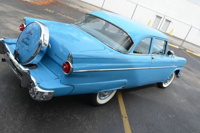 1955 Ford Customline (Blue/Blue)