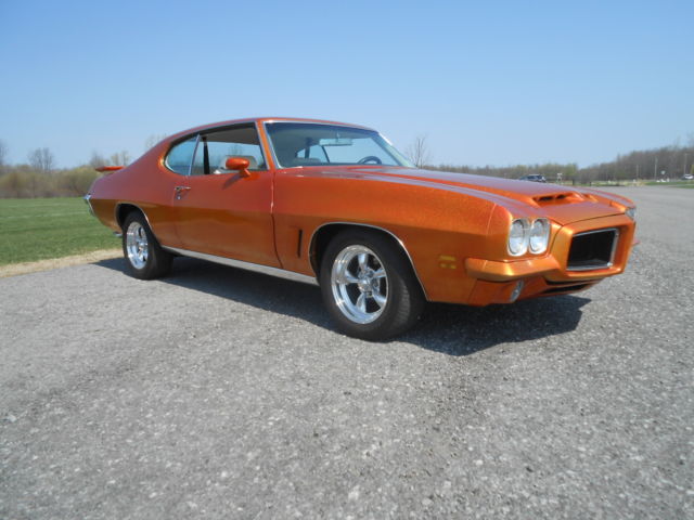 1972 Pontiac GTO (Pearlescent Orange/White)
