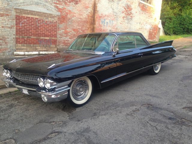 1961 Cadillac SERIES 62 (Black/Blue)