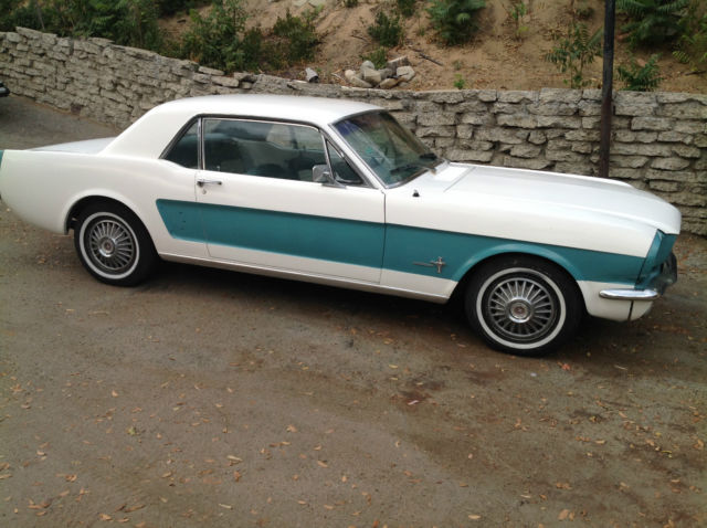 1965 Ford Mustang (White/WHITE &TURQUIZE)