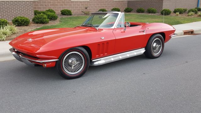 1965 Chevrolet Corvette (Red/Black)