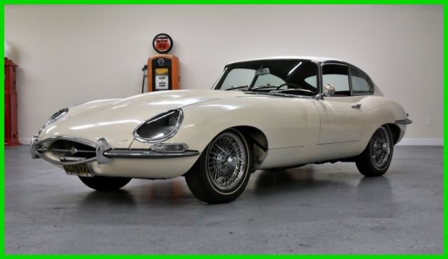 1965 Jaguar E-Type (White/Red)