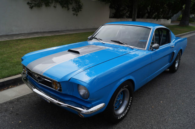 1966 Ford Mustang (Deep Sky Blue/Black)