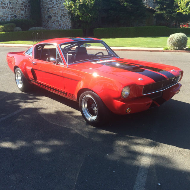 1965 Ford Mustang (Red/Black)