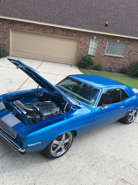 1969 Chevrolet Camaro (Blue Candy Pearl/Silver with Blue inserts)