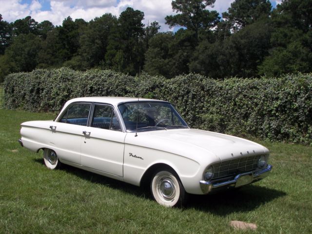 1960 Ford Falcon (Corinthian White/Blue)