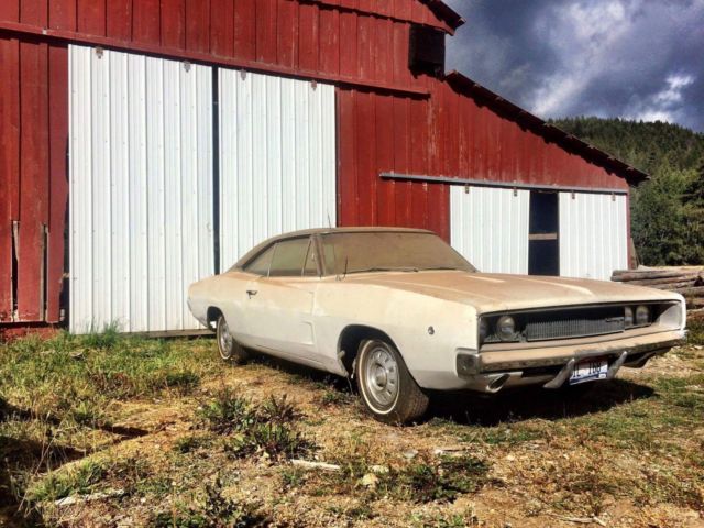1968 Dodge Charger (White/Green)