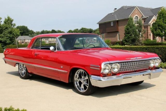 1963 Chevrolet Impala (Red/Black)