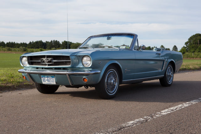 1965 Ford Mustang (Silver Blue Metallic/Blue / White)