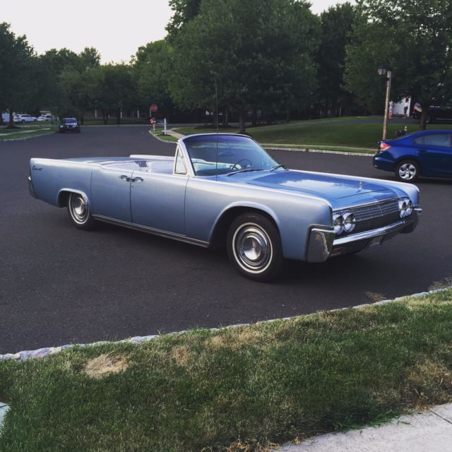 1963 Lincoln Continental (Blue/White)
