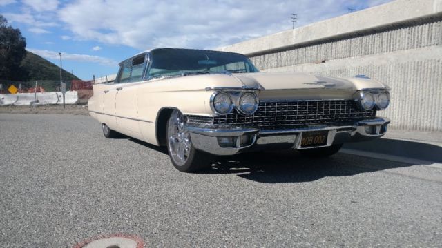 1960 Cadillac DeVille (White/Tan)