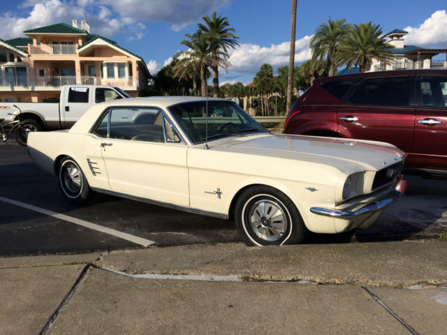 1966 Ford Mustang (White/Tan)