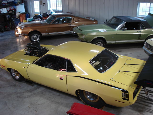1970 Plymouth Barracuda (Yellow/Black)