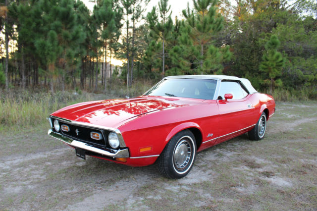 1972 Ford Mustang (Red/Black)