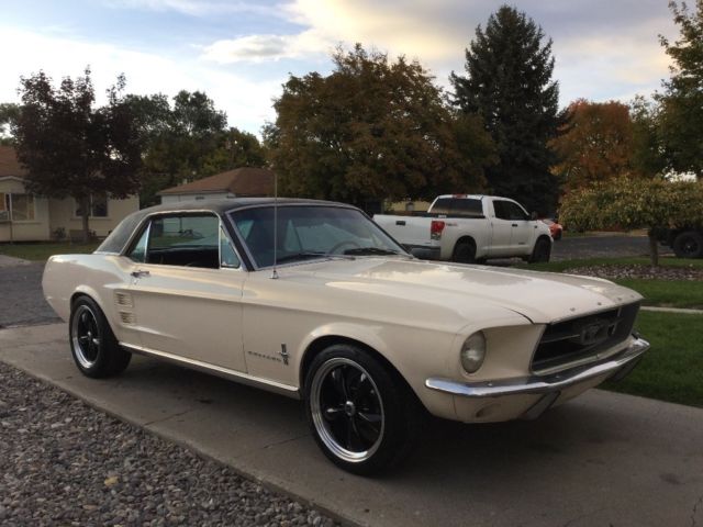1967 Ford Mustang (White/Black)