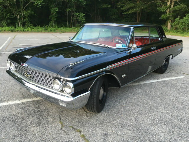 1962 Ford Galaxie (Black/Red)