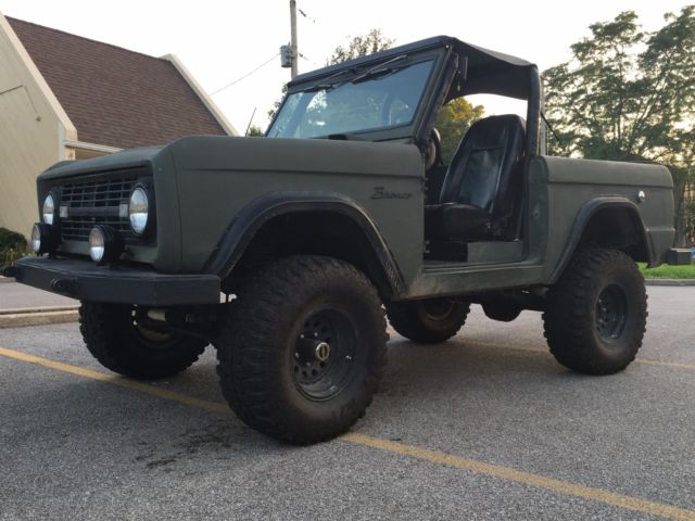 1967 Ford Bronco (Olive Drab Green/Red)