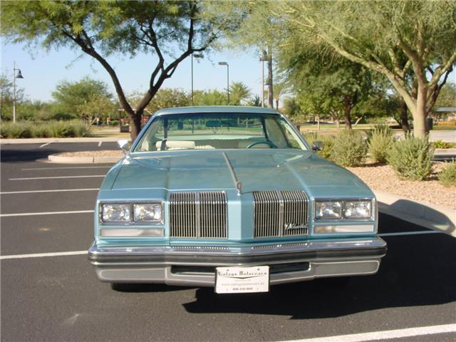 1976 Oldsmobile Cutlass (Blue/White)