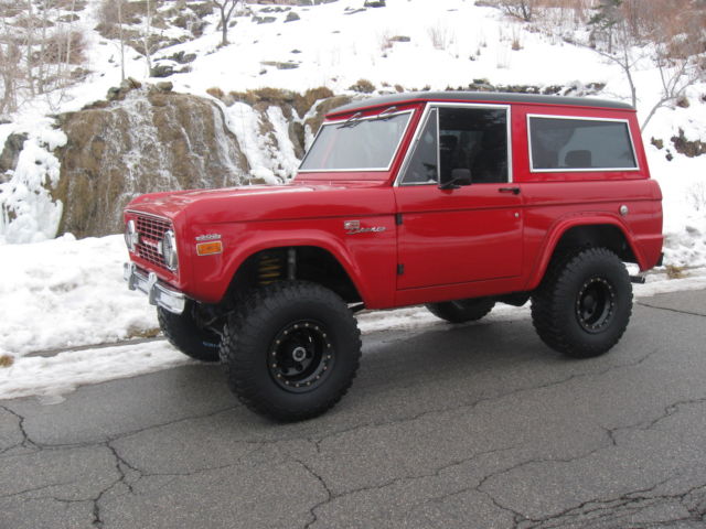 1969 Ford Bronco (Red/Red)