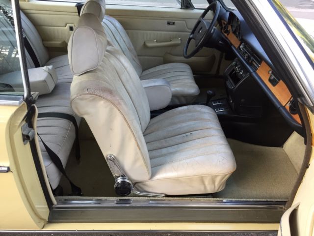 1974 Mercedes-Benz 200-Series (DB 606 Maple Yellow (ahorngelb)/Parchment LEATHER)