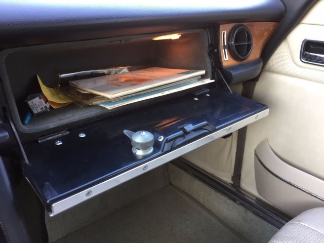 1974 Mercedes-Benz 200-Series (DB 606 Maple Yellow (ahorngelb)/Parchment LEATHER)