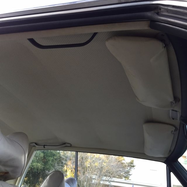 1974 Mercedes-Benz 200-Series (DB 606 Maple Yellow (ahorngelb)/Parchment LEATHER)