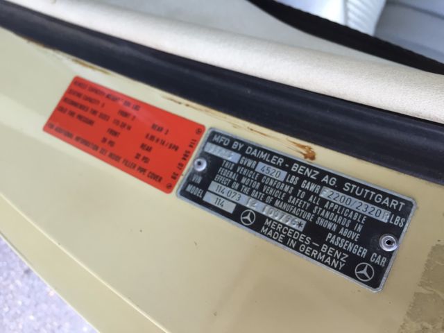 1974 Mercedes-Benz 200-Series (DB 606 Maple Yellow (ahorngelb)/Parchment LEATHER)