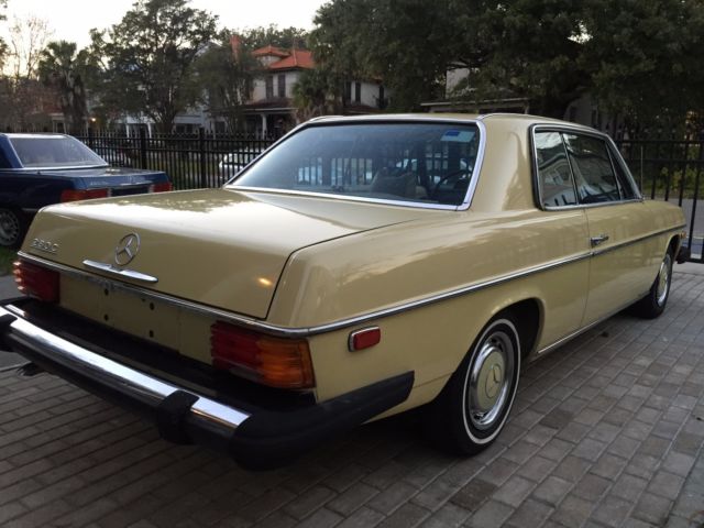 1974 Mercedes-Benz 200-Series (DB 606 Maple Yellow (ahorngelb)/Parchment LEATHER)