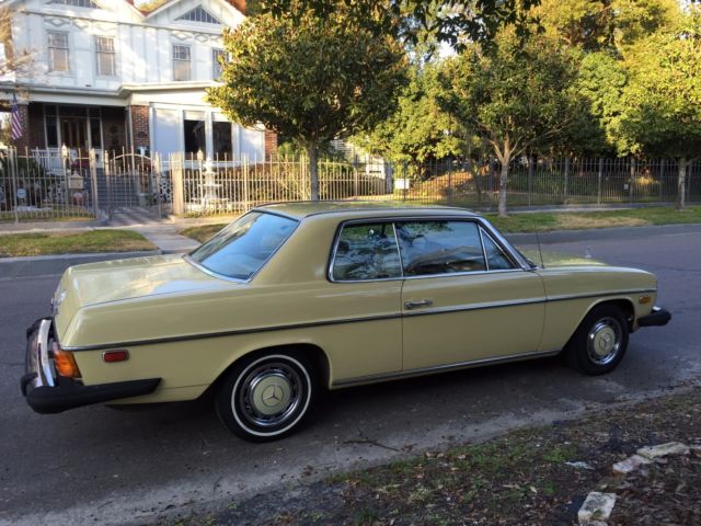 1974 Mercedes-Benz 200-Series (DB 606 Maple Yellow (ahorngelb)/Parchment LEATHER)