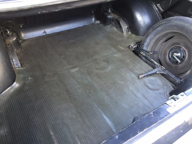 1974 Mercedes-Benz 200-Series (DB 606 Maple Yellow (ahorngelb)/Parchment LEATHER)