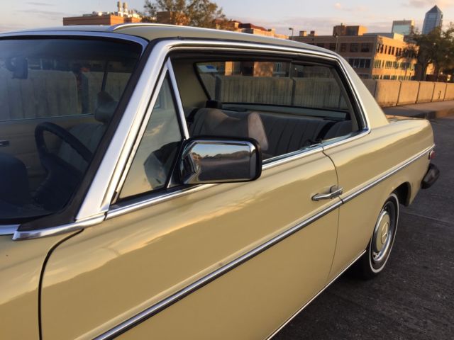 1974 Mercedes-Benz 200-Series (DB 606 Maple Yellow (ahorngelb)/Parchment LEATHER)