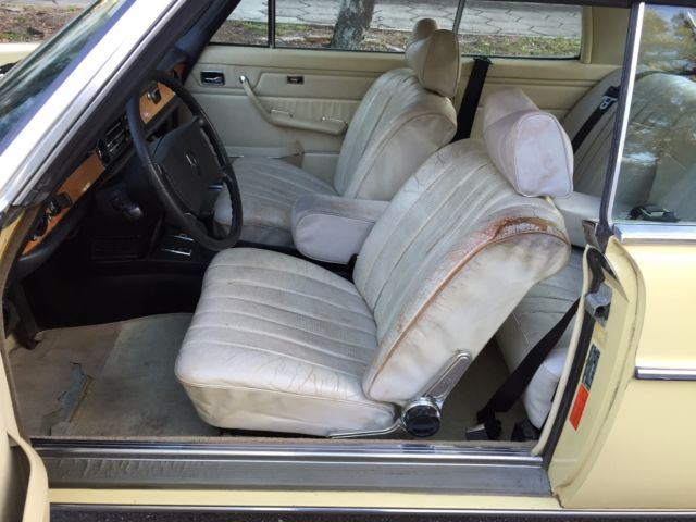 1974 Mercedes-Benz 200-Series (DB 606 Maple Yellow (ahorngelb)/Parchment LEATHER)