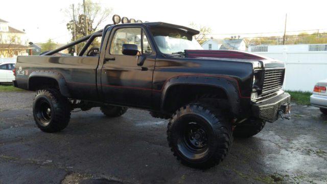 1976 Chevrolet C/K Pickup 1500 (Black/Black)