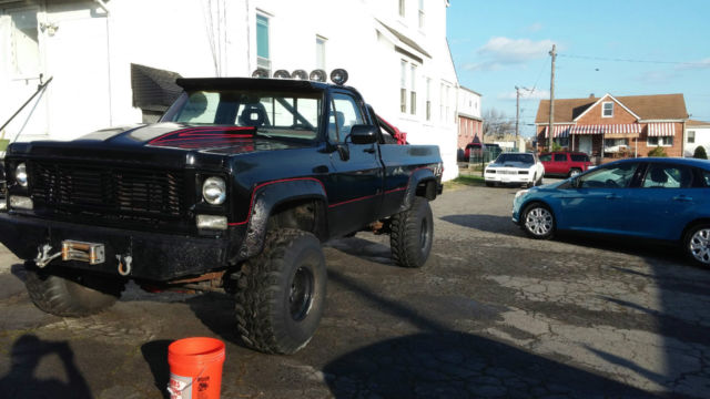 1976 Chevrolet C/K Pickup 1500 (Black/Black)