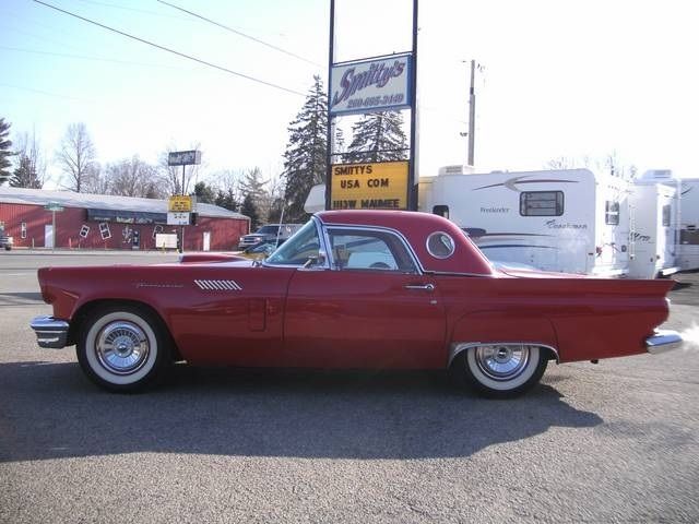 1957 Ford Thunderbird (Red/Red)