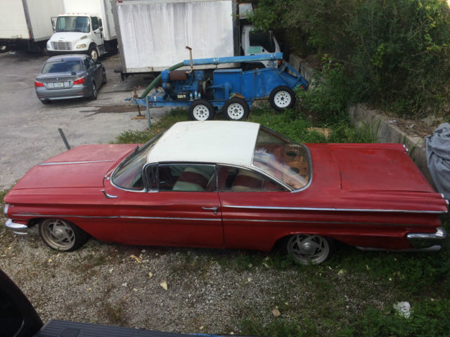 1960 Pontiac VENTURA (RED/WHITE/RED/WHITE)