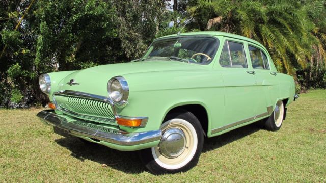 1963 GAZ VOLGA 21 (Green/Gray)