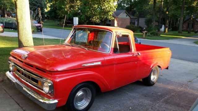 1961 Ford F-100 (Red/Gray)