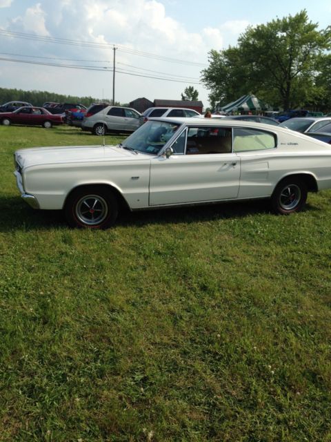 1966 Dodge Charger (White/Red)