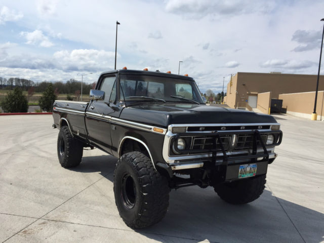 1975 Ford F-250 (Black/Red)
